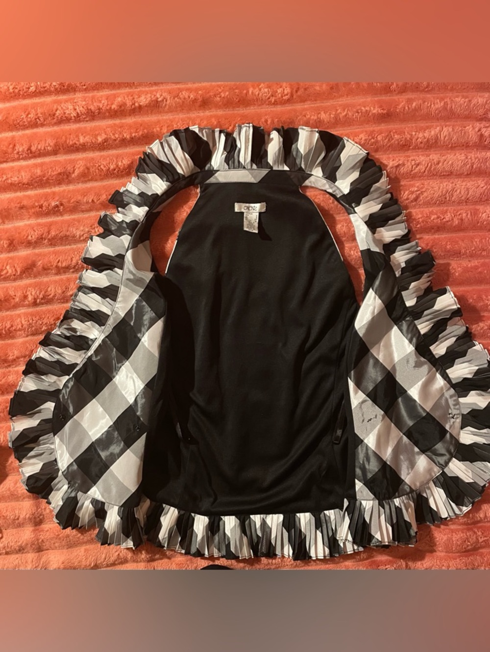 Cache’ size 6 Black, Gray & White Buffalo Check Ruffle Top - Picture 2 of 9